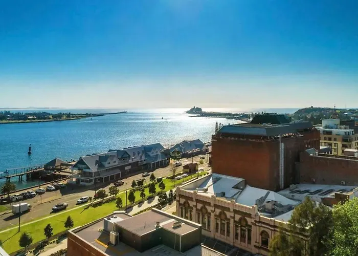 3 Bedroom Apartment Over Looking Newcastle